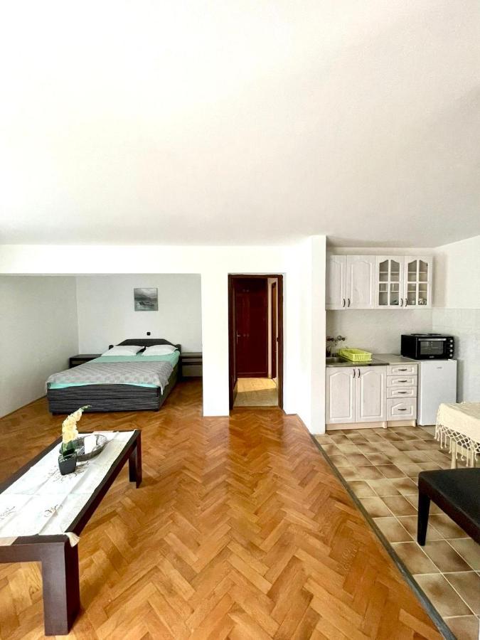 Julija 1 Apartment อิกาโล ภายนอก รูปภาพ